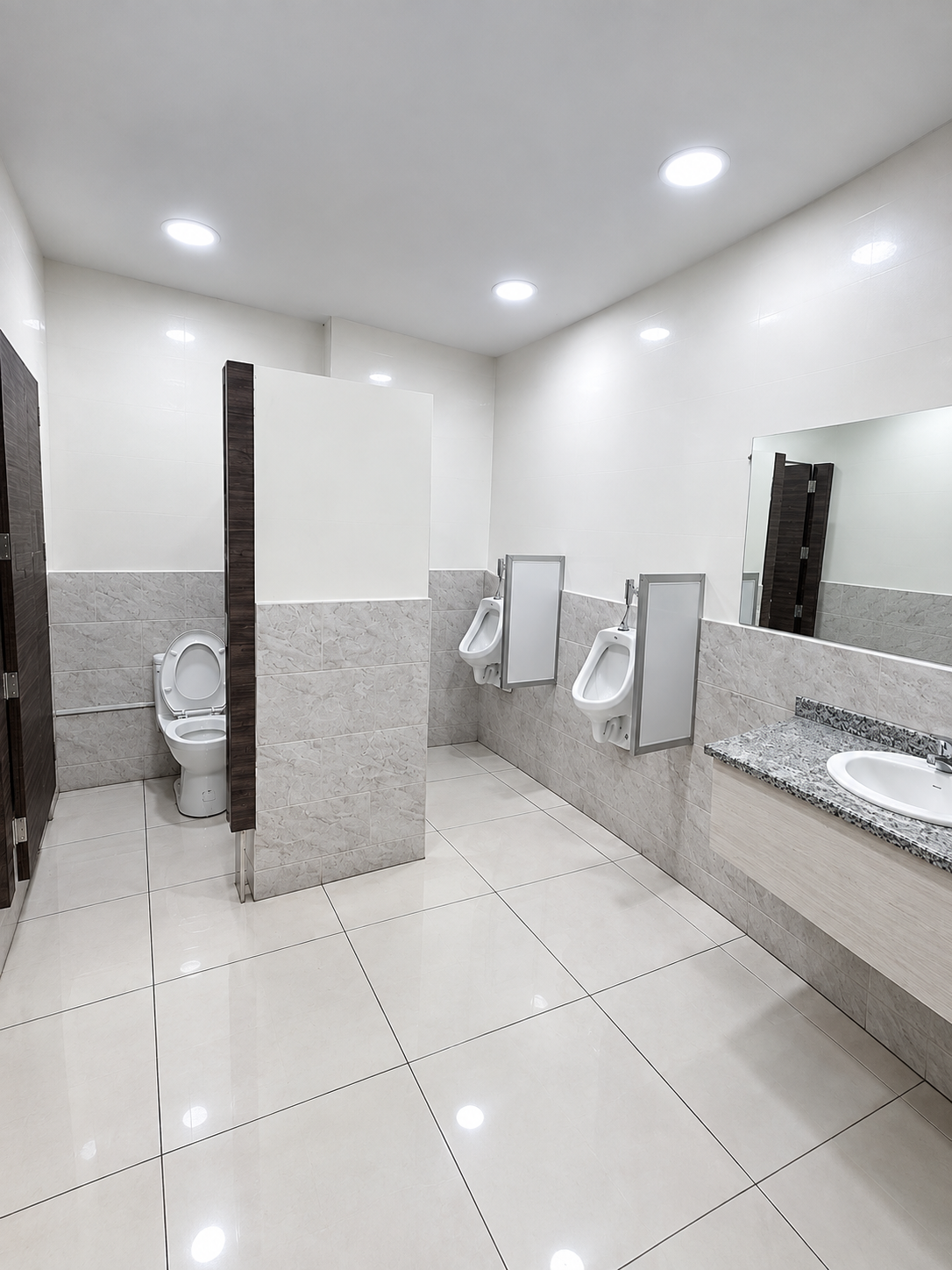 Sala de reuniones familiar con sofás cómodos, iluminación cálida, decoración discreta y acogedora, tonos neutros cálidos